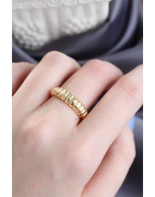 Altın Renk Ayarlamalı Burgu Kadın Yüzük