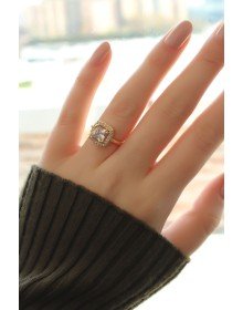 Gold Baget ve Zirkon Taşlı Kare Yüzük