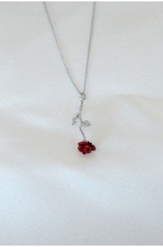Gümüş Kaplama Kırmızı Gül Figürlü Kadın Kolye