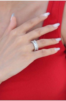 Zirkon Taşlı Gümüş Renk Baget Kadın Yüzük Zirkon Taşlı Gümüş Renk Baget Kadın Yüzük