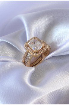 Gold Renk Zirkon Taşlı Kadın Yüzük Gold Renk Zirkon Taşlı Kadın Yüzük