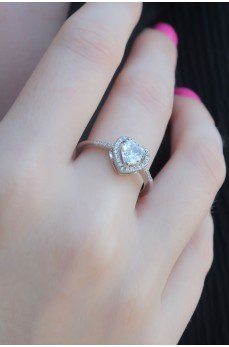 Gümüş Renk Zirkon Taşlı Kalp Model Charm Pirinç Kadın Yüzük Gümüş Renk Zirkon Taşlı Kalp Model Charm Pirinç Kadın Yüzük