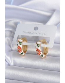 Pirinç Gold Renk Beyaz Renk Çiçek İşleme Detay Kadın Küpe