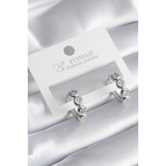 Pirinç Gümüş Renk Zirkon Taşlı Kadın Küpe Pirinç Gümüş Renk Zirkon Taşlı Kadın Küpe