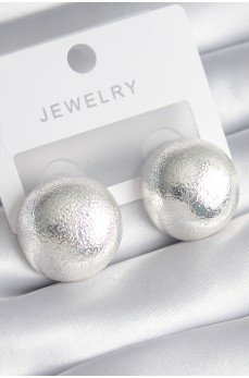 Pirinç Gümüş Renk İşleme Detay Top Model Kadın Küpe Pirinç Gümüş Renk İşleme Detay Top Model Kadın Küpe