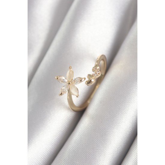 Pirinç Gold Renk Zirkon Taşlı Çiçek Model Kalp Detay Kadın Yüzük Pirinç Gold Renk Zirkon Taşlı Çiçek Model Kalp Detay Kadın Yüzük