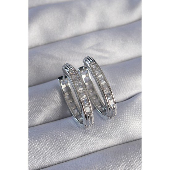 Pirinç Gümüş Renk Zirkon Taşlı Oval Model Küpe Pirinç Gümüş Renk Zirkon Taşlı Oval Model Küpe