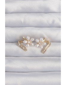 Pirinç Gold Renk Zirkon Taşlı Kıvrımlı İnci Çiçek Küpe