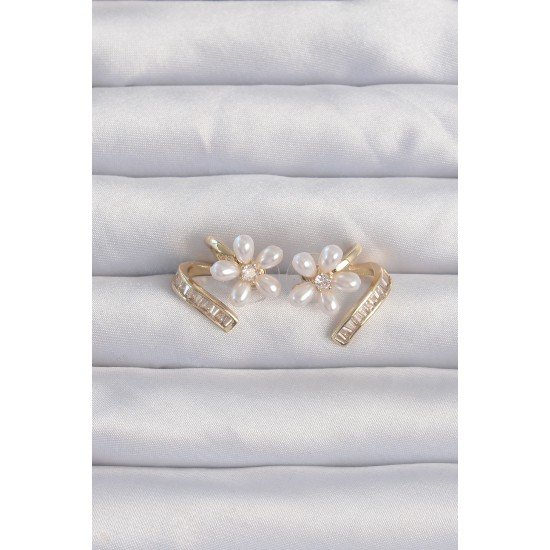 Pirinç Gold Renk Zirkon Taşlı Kıvrımlı İnci Çiçek Küpe Pirinç Gold Renk Zirkon Taşlı Kıvrımlı İnci Çiçek Küpe