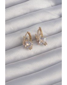Pirinç Gold Renk İri Zirkon Taşlı Kıvrımlı Minimal Kelebekli Halka Küpe