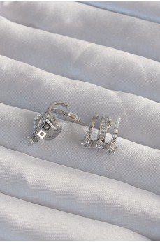 Pirinç Gümüş Renk İncili Çoklu Zirkon Taşlı Yarım Halka Küpe Pirinç Gümüş Renk İncili Çoklu Zirkon Taşlı Yarım Halka Küpe