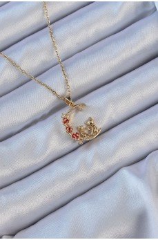 316L Çelik Zincir Altın Renk Kırmızı Gül Detay Kedi Figür Zirkon Taşlı Ay Kolye