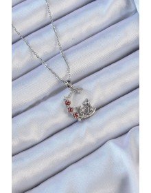 316L Çelik Zincir Gümüş Renk Kırmızı Gül Detay Kedi Figür Zirkon Taşlı Ay Kolye