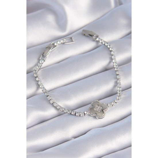 Pirinç Gümüş Renk Zirkon Taşlı Yonca Model Kadın Bileklik Pirinç Gümüş Renk Zirkon Taşlı Yonca Model Kadın Bileklik