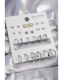 Pirinç Gümüş Renk Papatya Detaylı 12 Çiftli Kadın Küpe Seti