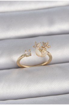 Pirinç Gold Renk Ayarlanabilir Zirkon Taşlı Yıldız Model Kadın Yüzük Pirinç Gold Renk Ayarlanabilir Zirkon Taşlı Yıldız Model Kadın Yüzük