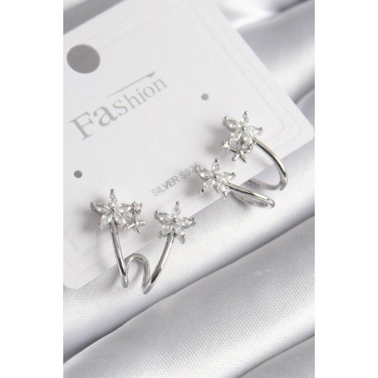 Pirinç Gümüş Renk Zirkon Taşlı Çiçek Model Kadın Küpe Pirinç Gümüş Renk Zirkon Taşlı Çiçek Model Kadın Küpe