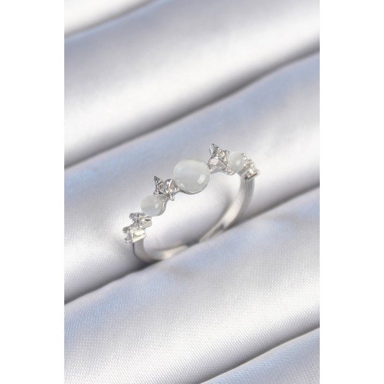 Pirinç Gümüş Renk Zirkon Taşlı Yıldız Detay Beyaz Mineli Kadın Yüzük Pirinç Gümüş Renk Zirkon Taşlı Yıldız Detay Beyaz Mineli Kadın Yüzük