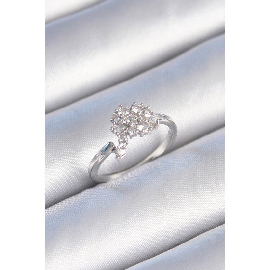 Pirinç Gümüş Renk Zirkon Taşlı Kadın Yüzük Pirinç Gümüş Renk Zirkon Taşlı Kadın Yüzük