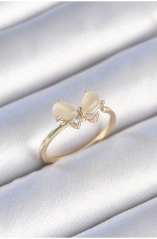 Pirinç Gold Renk Beyaz Mineli Zirkon Taşlı Kelebek Model Kadın Yüzük Pirinç Gold Renk Beyaz Mineli Zirkon Taşlı Kelebek Model Kadın Yüzük