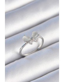 Pirinç Gümüş Renk Zirkon Taşlı Beyaz Mineli Kelebek Model Kadın Yüzük