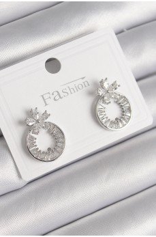 Pirinç Gümüş Renk Zirkon Taşlı Halka Model Çiçek Figür Kadın Küpe Pirinç Gümüş Renk Zirkon Taşlı Halka Model Çiçek Figür Kadın Küpe