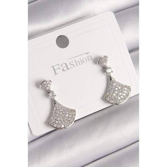 Pirinç Gümüş Renk Zirkon Taşlı Motif Model Kadın Küpe Pirinç Gümüş Renk Zirkon Taşlı Motif Model Kadın Küpe