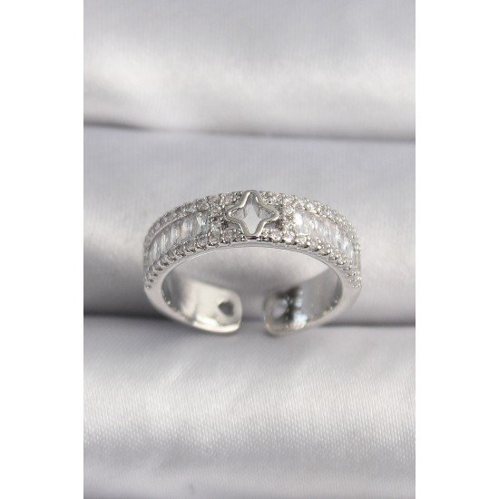 Pirinç Gümüş Renk Zirkon Taşlı Yıldız İşleme VIP Seri Kadın Yüzük Pirinç Gümüş Renk Zirkon Taşlı Yıldız İşleme VIP Seri Kadın Yüzük