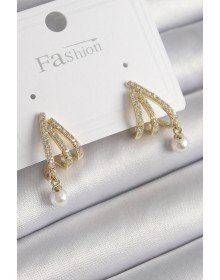 Pirinç Gold Renk Zirkon Taşlı Pençe Model İnci Detay Kadın Küpe