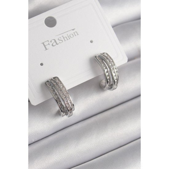 Pirinç Gümüş Renk Zirkon Taşlı Yarım Halka Model Kadın Küpe Pirinç Gümüş Renk Zirkon Taşlı Yarım Halka Model Kadın Küpe