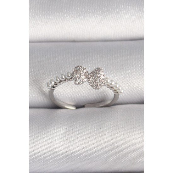 Pirinç Gümüş Renk Zirkon Taşlı Fiyonk İnci Detay Ayarlanabilir Yüzük Pirinç Gümüş Renk Zirkon Taşlı Fiyonk İnci Detay Ayarlanabilir Yüzük