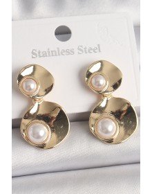 Pirinç Gold Renk Sallantı İnci Detaylı Daire Plaka Model Kadın Küpe