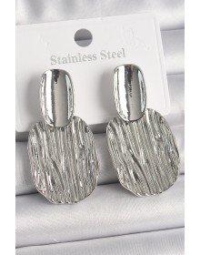 Pirinç Gümüş Renk İşlemeli Kare Plaka Model Kadın Küpe