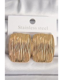 Pirinç Gold Renk İşlemeli Kare Plaka Model Kadın Küpe