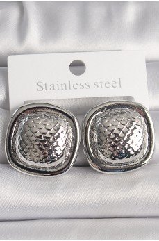 Pirinç Gümüş Renk İşlemeli Kare Model Kadın Küpe Pirinç Gümüş Renk İşlemeli Kare Model Kadın Küpe