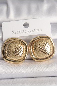 Pirinç Gold Renk İşlemeli Kare Model Kadın Küpe Pirinç Gold Renk İşlemeli Kare Model Kadın Küpe