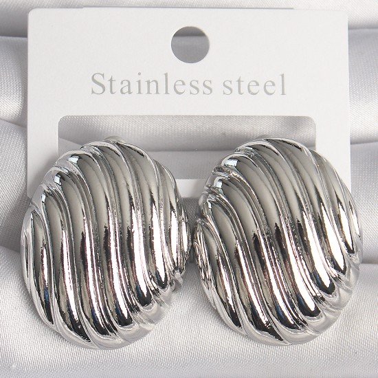 Pirinç Gümüş Renk İşlemeli Oval Model Kadın Küpe Pirinç Gümüş Renk İşlemeli Oval Model Kadın Küpe