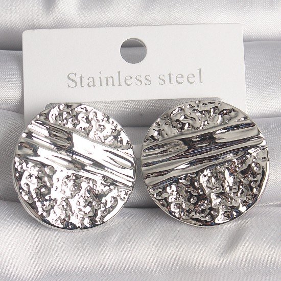 Pirinç Gümüş Renk İşlemeli Daire Plaka Model Kadın Küpe Pirinç Gümüş Renk İşlemeli Daire Plaka Model Kadın Küpe