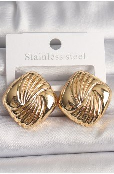 Pirinç Gold Renk İşlemeli Kare Model Kadın Küpe Pirinç Gold Renk İşlemeli Kare Model Kadın Küpe