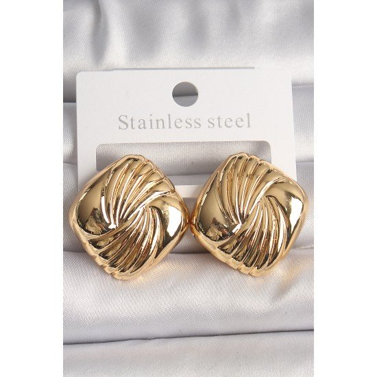 Pirinç Gold Renk İşlemeli Kare Model Kadın Küpe