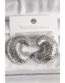 Pirinç Gümüş Renk Yılan Sırtı İşlemeli Yarım Halka Model Kadın Küpe