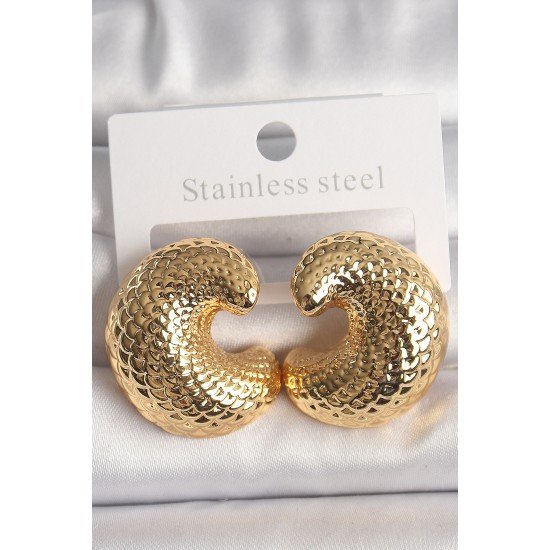 Pirinç Gold Renk Yılan Sırtı İşlemeli Yarım Halka Model Kadın Küpe