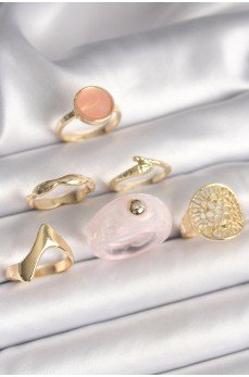 Pirinç Gold Renk Pembe Plastik Yüzük Model Daire Pembe Mine Yılan Detay 6'Lı Kadın Yüzük Seti Pirinç Gold Renk Pembe Plastik Yüzük Model Daire Pembe Mine Yılan Detay 6'Lı Kadın Yüzük Seti