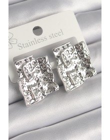 Pirinç Gümüş Renk İşlemeli Kare Plaka Model Kadın Küpe