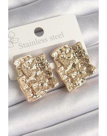 Pirinç Gümüş Renk İşlemeli Kare Plaka Model Kadın Küpe