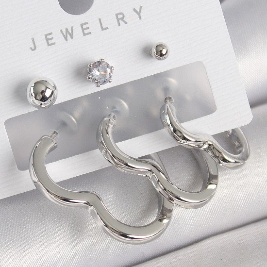 Pirinç Gümüş Renk Kalp Model Zirkon Taş Topçuk Detay Kadın Küpe Seti Pirinç Gümüş Renk Kalp Model Zirkon Taş Topçuk Detay Kadın Küpe Seti