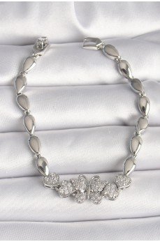 Pirinç Gümüş Renk Zirkon Taşlı Kelebek Figür Damla Zincir Model Kadın Bileklik Pirinç Gümüş Renk Zirkon Taşlı Kelebek Figür Damla Zincir Model Kadın Bileklik