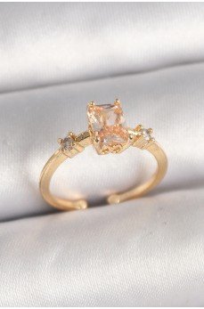 Pirinç Gold Renk Kare Zirkon Taş Model Kadın Yüzük Pirinç Gold Renk Kare Zirkon Taş Model Kadın Yüzük