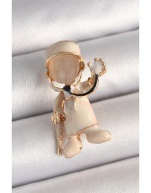 Pirinç Gold Renk Beyaz Mineli Doktor Model Kadın Broş