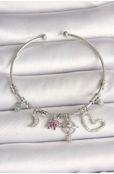 Pirinç Gümüş Renk Sallantı Zirkon Taşlı Gezegen Figür Kalp Detay Charm Kadın Bileklik Pirinç Gümüş Renk Sallantı Zirkon Taşlı Gezegen Figür Kalp Detay Charm Kadın Bileklik